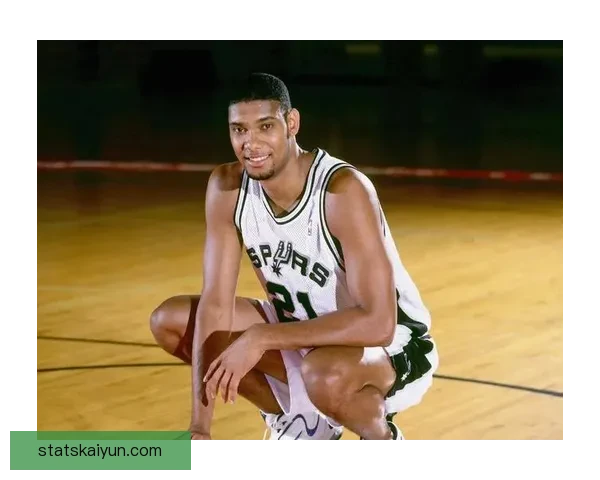 全队起立为卡斯尔庆祝三双创四项纪录 比肩邓肯19年 文班称其本就优秀